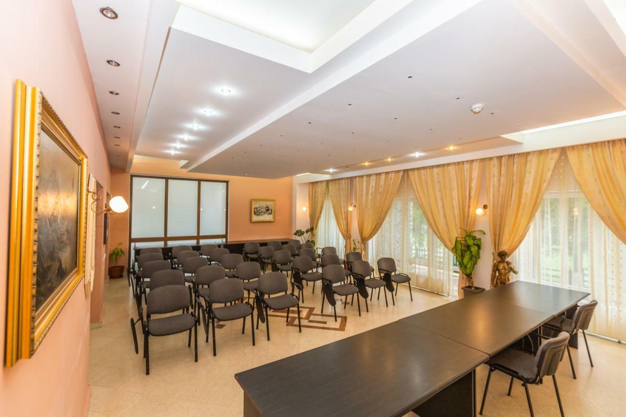 Miraj - Restaurant & Sauna & Biliard Hotel